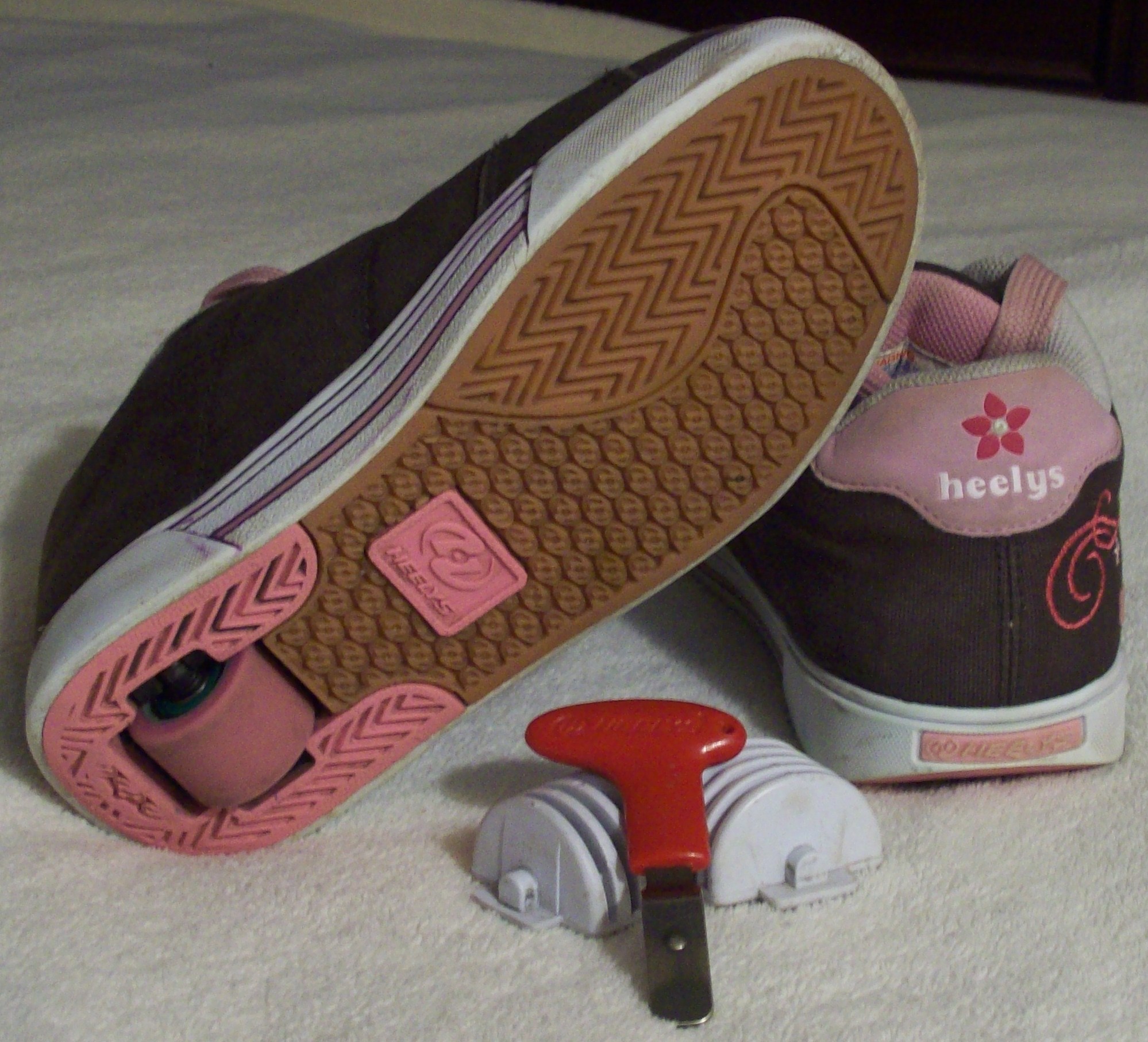 Girls Brown and Pink Heelys Size 5 